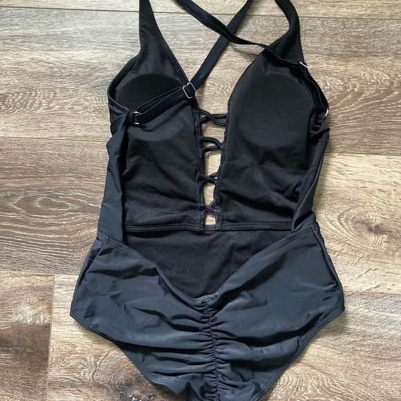 SHEIN 1 piece bathing suite - Size L - Picture 4 of 6